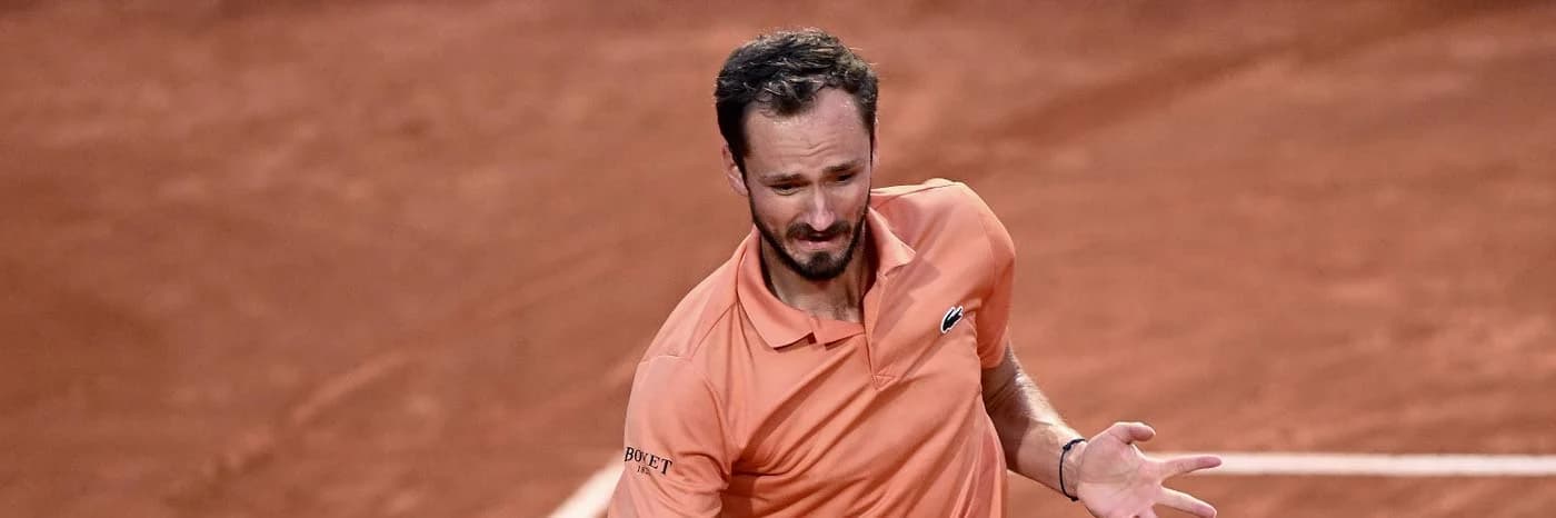 Medvedev subito fuori al Roland Garros: la terra rimane un ostacolo enorme