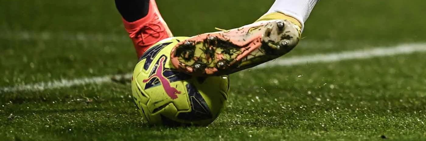 Derby Torino-Juventus nel caos: scontri, paura e partita sospesa prima del calcio d’inizio