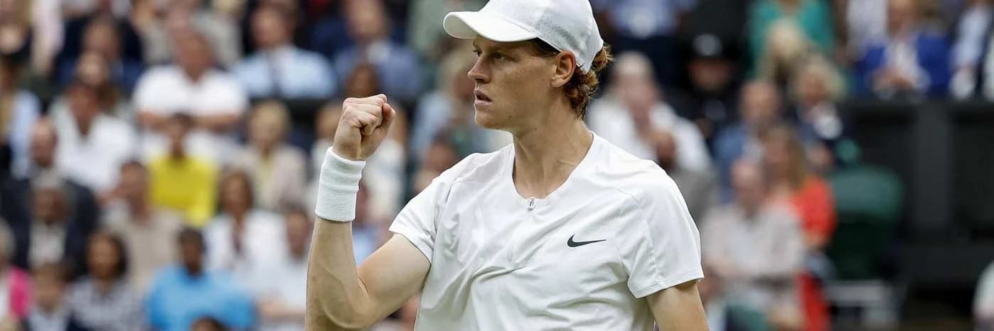 La fortuna salva Sinner: quarti a Wimbledon ma il gomito preoccupa